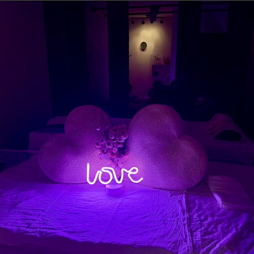 Celebrate anniversaries or special moments in our couples massage room at Little Break Spa, where relaxation and connection come together.